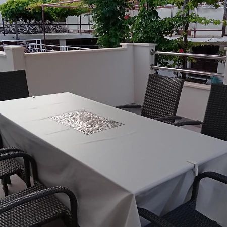 Apartment Biskupovic Dugi Rat Esterno foto