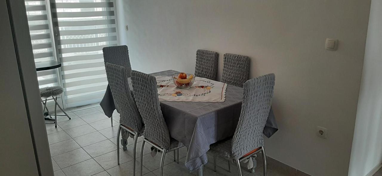 Apartment Biskupovic Dugi Rat Esterno foto