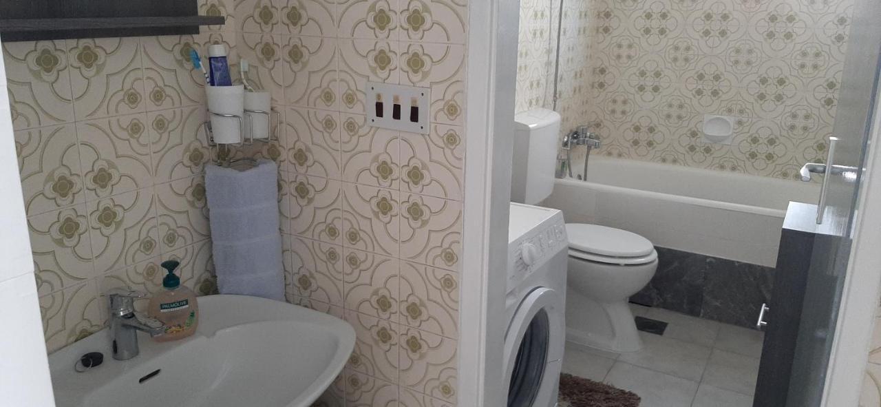 Apartment Biskupovic Dugi Rat Esterno foto