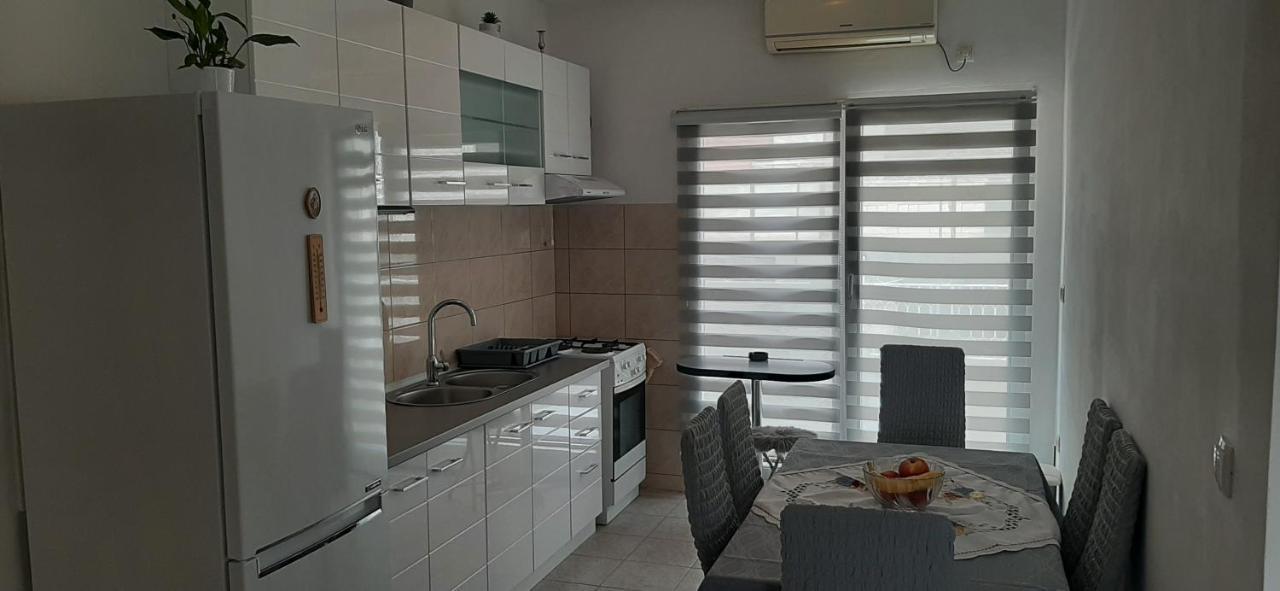 Apartment Biskupovic Dugi Rat Esterno foto