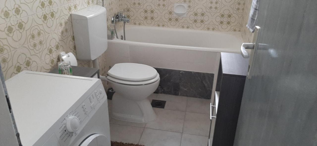 Apartment Biskupovic Dugi Rat Esterno foto
