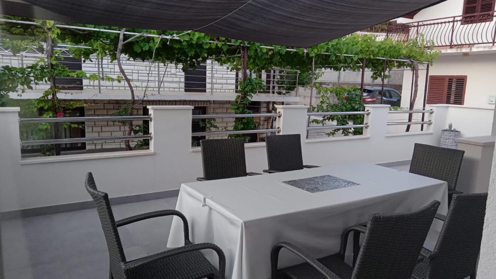 Apartment Biskupovic Dugi Rat Esterno foto