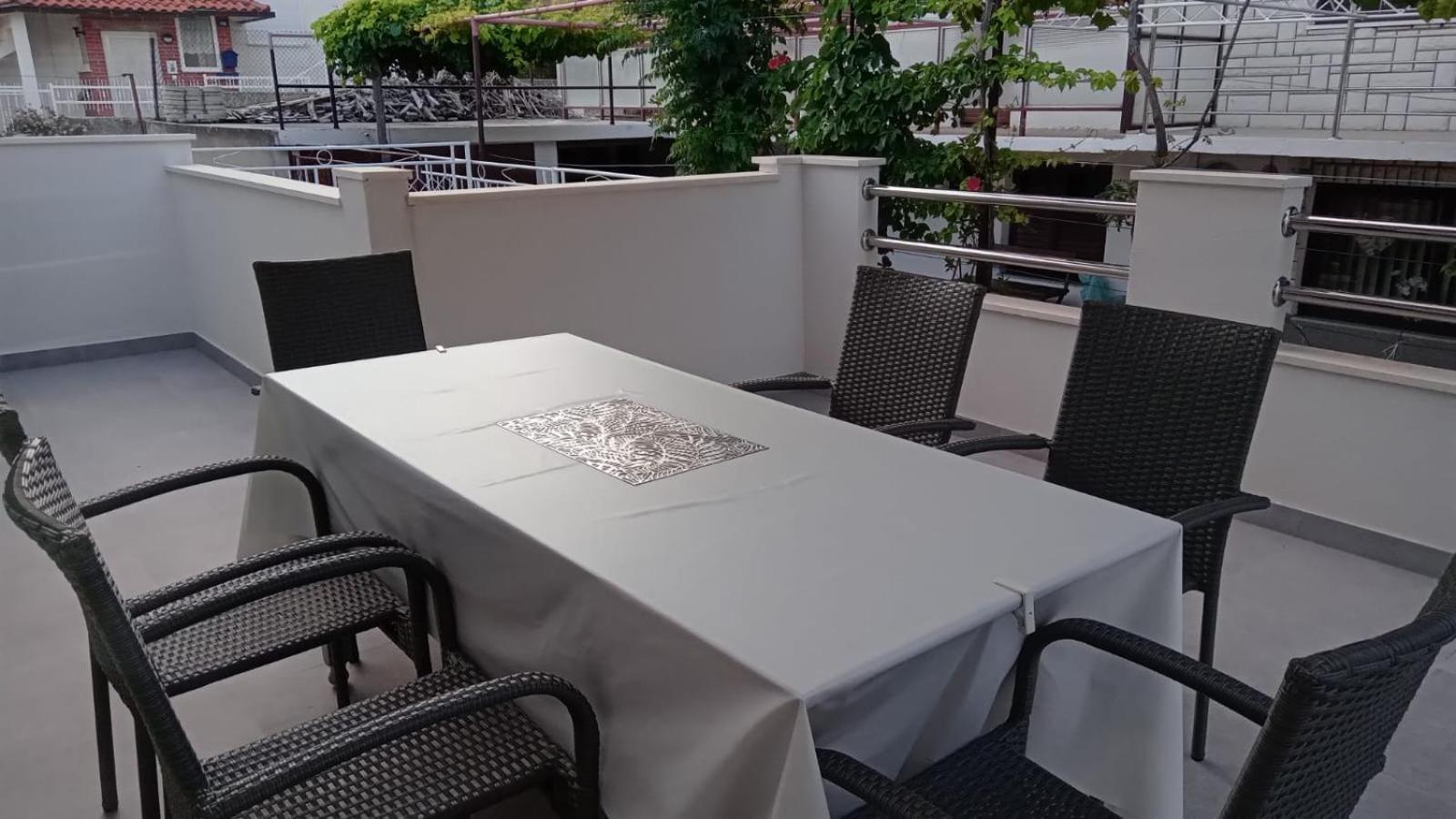Apartment Biskupovic Dugi Rat Esterno foto