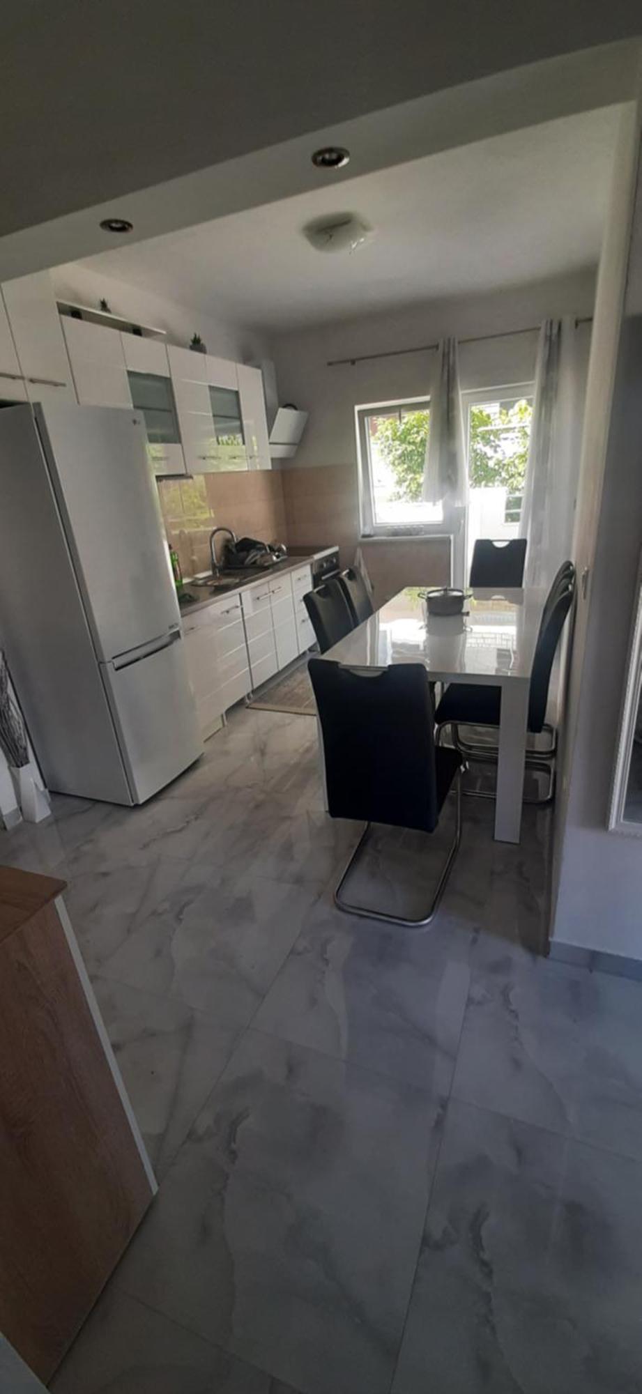 Apartment Biskupovic Dugi Rat Esterno foto