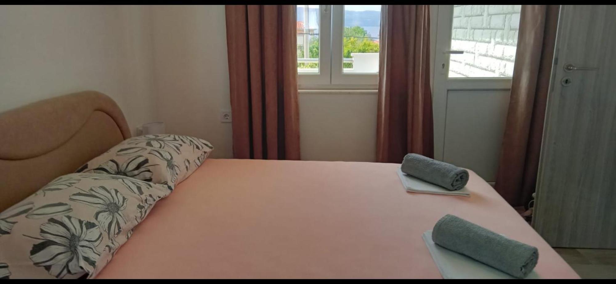 Apartment Biskupovic Dugi Rat Esterno foto